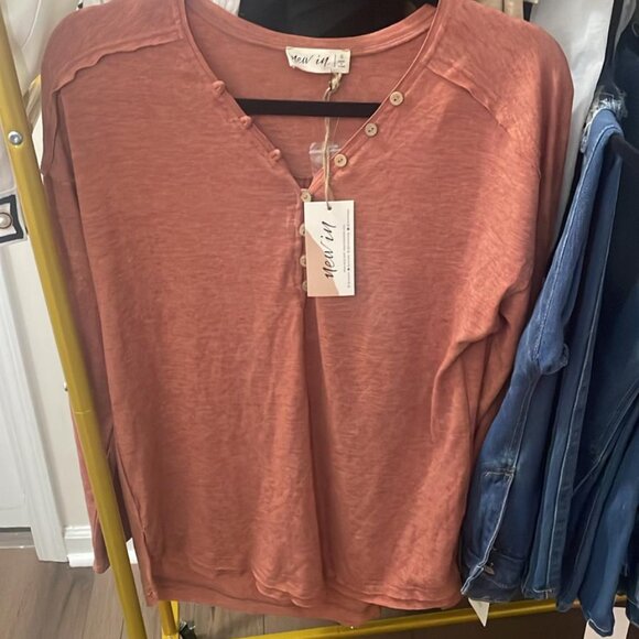 New In Dusty Rose Henley Top - Size Small - Picture 6 of 6